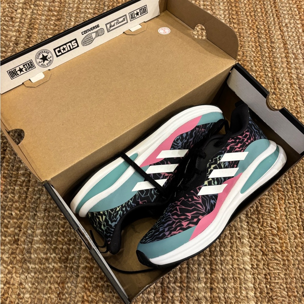 adidas Sneakers Women’s Size 7
multi color